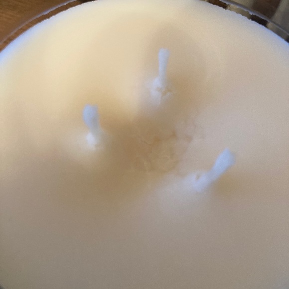 New Hallmark Candy Cane Cookie 3 Wick Scented candle - Picture 6 of 6